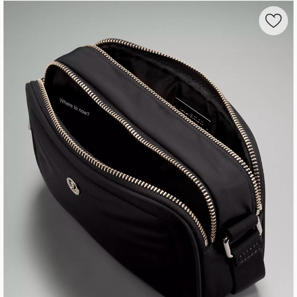 Lululemon Crossbody Camera bag 2L - Picture 8 of 12